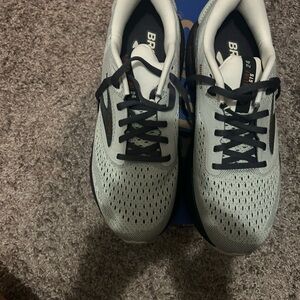 Brooks Adrenaline Women’s Grey and Black Athletic Shoes. Brand new never worn